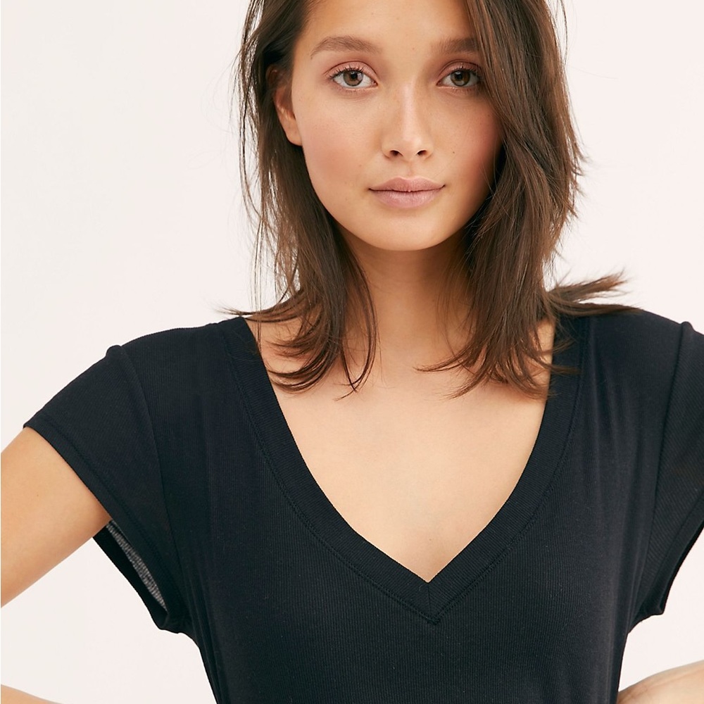 Free People V Easy Tee • Black • XS